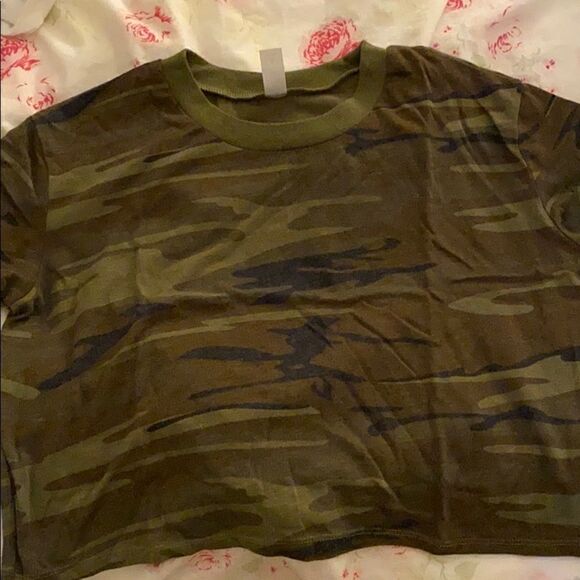 Camo alternative cropped tee size small - Picture 1 of 2